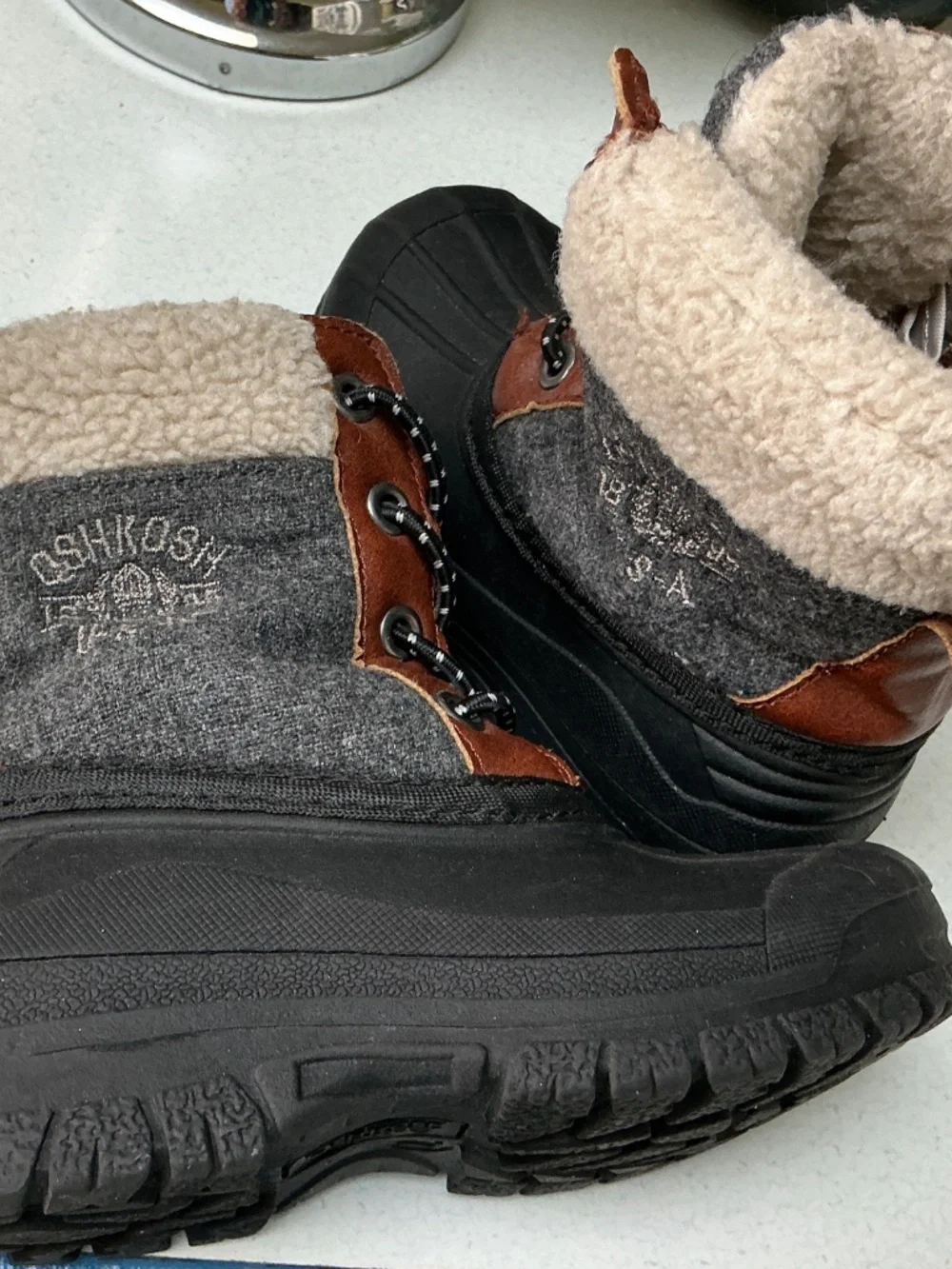 OshKosh B’Gosh Child’s Size 7 Boots